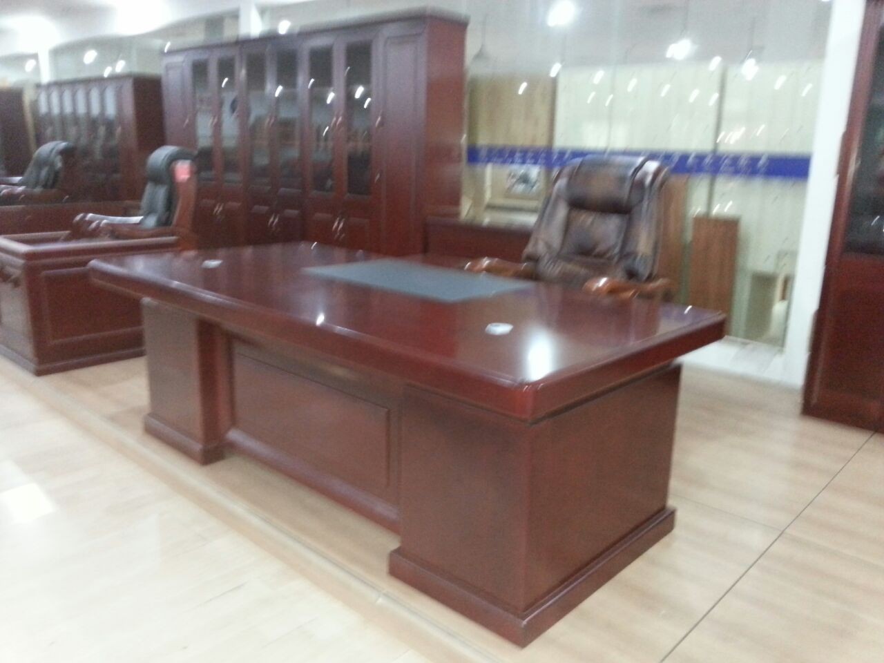 2.2米班台+牛皮班椅